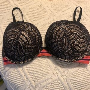 Victoria Secret Lacy bombshell Bra 🖤 36D